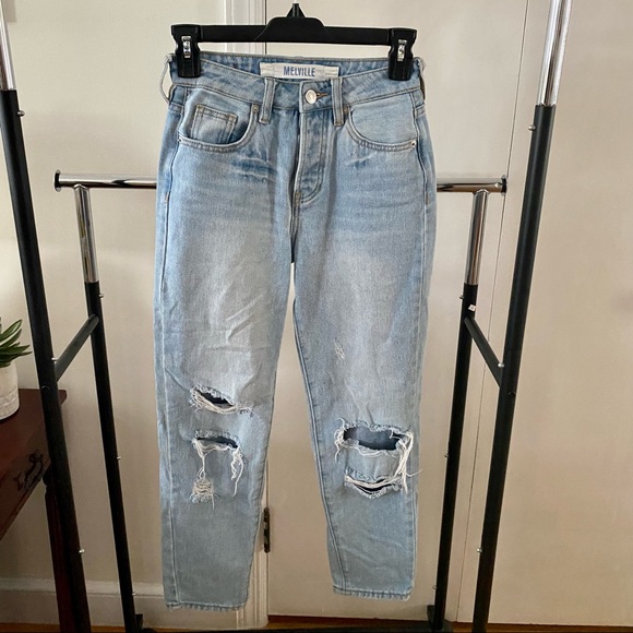 Brandy Melville Ripped Jeans - Picture 5 of 6